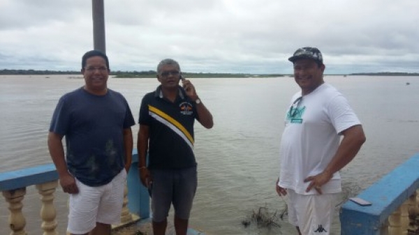 Galhos de árvores colocam em risco banhistas de São Félix do Araguaia, diz Presidente da Câmara de vereadores